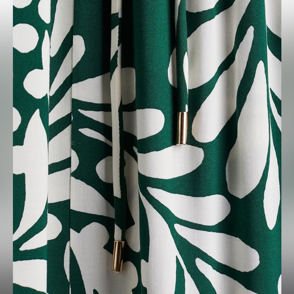 H&M Green and White Leaf Print Long Sleeve Dress Puff-Sleeve - Picture 2 of 12